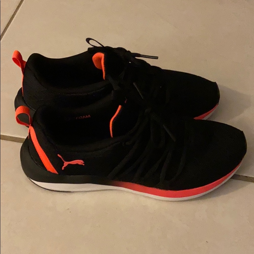 Women's puma prowl alt 7 1/2 black pink